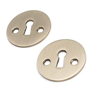 Nøgleskilt Arne Jacobsen Plan m/M4-skruer MSU cc27 Ø50mm